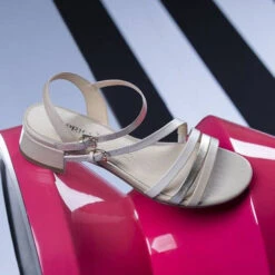 Caprice Nice -Simplyfeet Store caprice nice beige gold in 009 28200 20 492 090 lifestyle