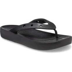 Crocs Classic Platform Flip -Simplyfeet Store crocs classic platform flip black main 207714 001 5