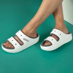 Crocs Classic Cozzzy Sandal -Simplyfeet Store crocs cozzzy sandal 003 1