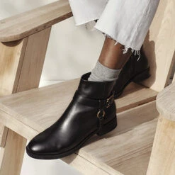 Vionic Roan Rhiannon Boot -Simplyfeet Store rhiannon i6628l3002 black 1833 lifestyle med