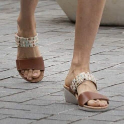 Revere Sorrento -Simplyfeet Store sorrento cognac lifestyle 2 2 1