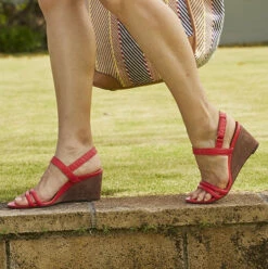 Vionic Pyrite Emmy -Simplyfeet Store ss22 emmy poppy 600 i0923l1600 lifestyle 1 5