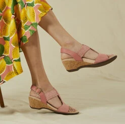 Vionic Paradise Kaytie -Simplyfeet Store ss22 kaytie terra cotta 600 h9647l1600 lifestyle 27