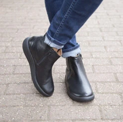 Strive Bamford II -Simplyfeet Store strive bamford ii black 08