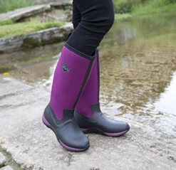 Muck Boot Arctic Adventure -Simplyfeet Store upper slaughter muck boots artic adventure black magenta 1 1 1