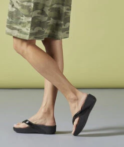 Vionic Sunrise High Tide II 11 Vionic Sunrise High Tide II -Simplyfeet Store vionic high tide black lifestyle i4712l1 001 7